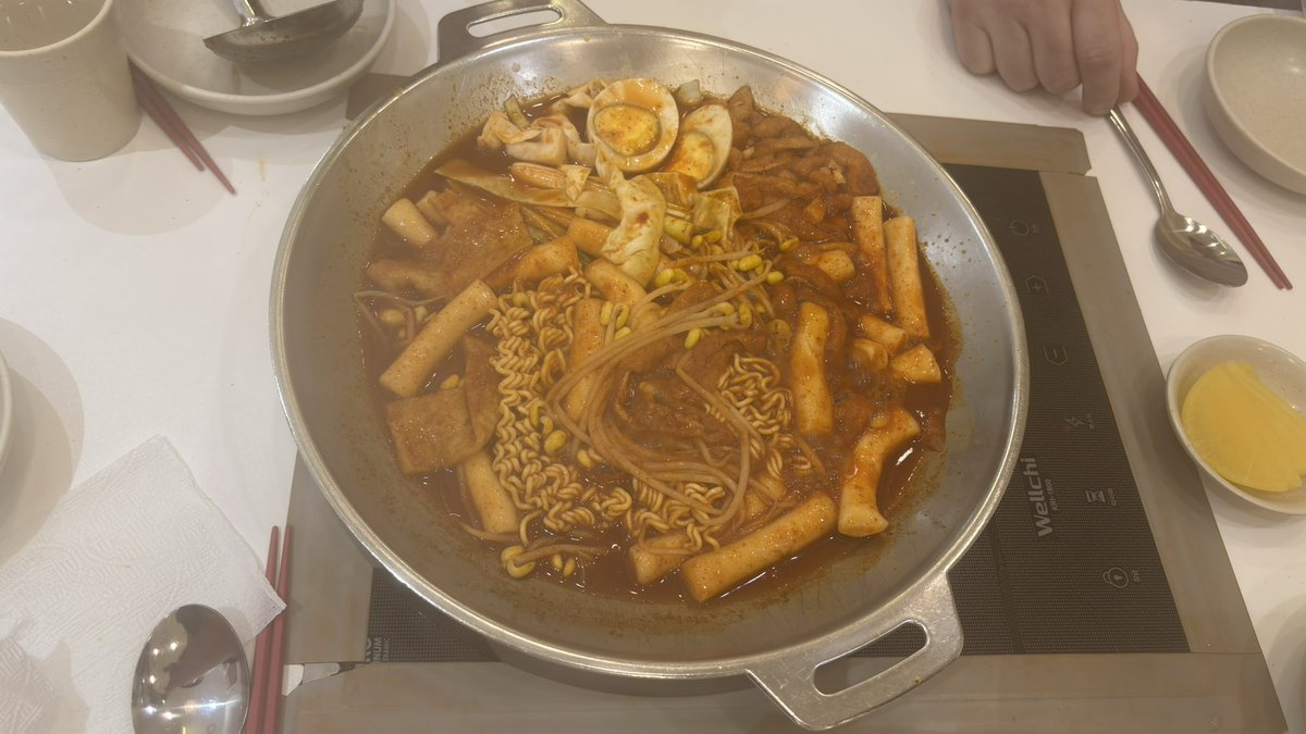 sunnyundercloud's tweet photo. 오늘은 처음으로 채리쉬들이랑 같이 식사!
그리고 채연이 ‘돌봄‘ 실천!
덕분에 즐거운 시간 보냈어~
채연이는 소현씨 만나고 가나?
오늘 남은 시간 잘 마무리해, 사랑해❤️
#여니왔어요 #소통하자채리쉬 https://t.co/ZYyMuvcBUe