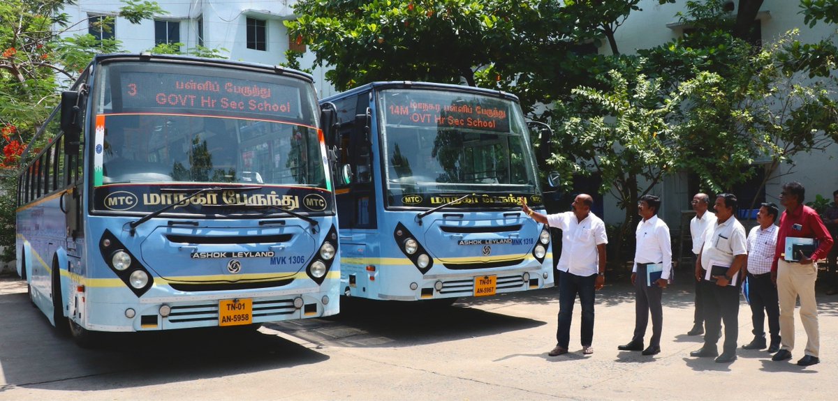 MtcChennai's tweet photo. மாண்புமிகு தமிழ்நாடு முதலமைச்சர் திரு. ச. ஜோசப் விஜய் அவர்களின் உத்தரவின்படி, பள்ளி மாணவர்கள் கூட்ட நெரிசலி��்றி, பாதுகாப்பான பயணம் மேற்கொள்ள வசதியாக, மாணவர்களை அவர்கள் வசிக்கும் பகுதியில் உள்ள பேருந்து நிறுத்தங்களிருந்து பள்ளிக்கும், பள்ளியிலிருந்து அவர்கள் வசிக்கும் பகுதியில் உள்ள பேருந்து நிறுத்தங்களுக்கும் காலை மற்றும் மாலை நேரங்களில் அழைத்துச் சென்றுவர ஏதுவாக, மாநகர் போக்குவரத்துக் கழகத்தின் சார்பில் நாளொன்றுக்கு 41 சிறப்புப் பேருந்துகள் வாயிலாக 84 பயண நடைகள் 13.07.2026 திங்கட்க��ழமை அன்று முதல் இயக்கப்படவுள்ளது. அப்பேருந்துகளை மாண்புமிகு போக்குவரத்துத் துறை அமைச்சர் திரு. ஆ. விஜய் தமிழன் பார்த்திபன் அவர்கள் இன்று (11.07.2026) பார்வையிட்டா��். உடன் மாநகர் போக்குவரத்துக் கழக மேலாண் இயக்குநர் திரு. த. மோகன் மற்றும் துறை சார்ந்த அலுவலர்கள் இருந்தனர்.
#MTCChennai | #MTC4Chennai | #ChennaiBus | #MTCBus | #Chennai | #NammaChennai | #NammaBus

@CMOTamilnadu | @TamilanParthib1 | @arasubus | @TNDIPRNEWS