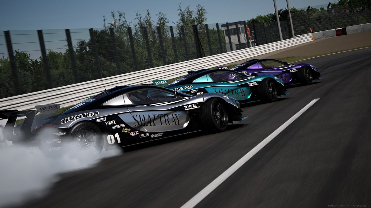 TeamSHAFTRAY's tweet photo. Supercar tandem drift https://t.co/tRvHCwvlAA