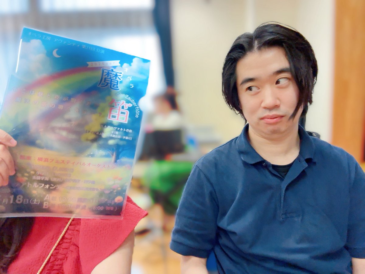 rena_ch1n's tweet photo. 6時間魔笛弾いた🎻

オリジナルクリアファイル貰ったよ！
顔が透けるよ！笑 https://t.co/zCeAS4yOff