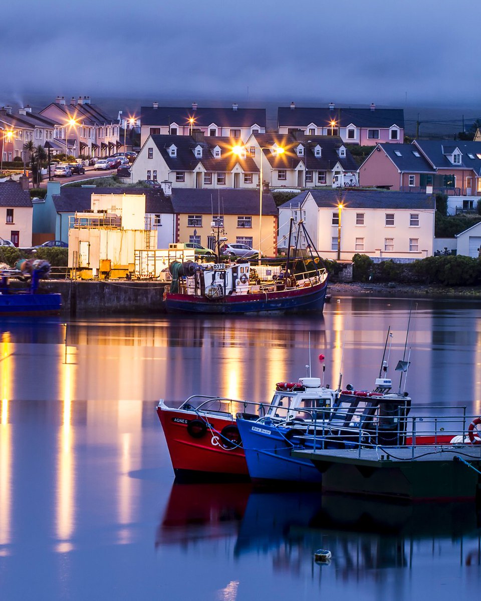 SkelligExp's tweet photo. Summer nights in Portmagee. 💙

Harbour lights, calm waters and the Skellig Coast at its most peaceful. 🌊✨

#SkelligExperience #Portmagee #VisitKerry #WildAtlanticWay https://t.co/RGbfvFKSvD