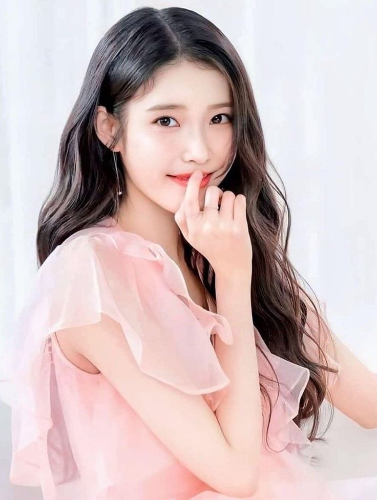 November_Rainy_'s tweet photo. drop your man/woman who can do both
#IU
cute as hell😚                   sexy as hell🥵 https://t.co/IaYq7Z9CjN