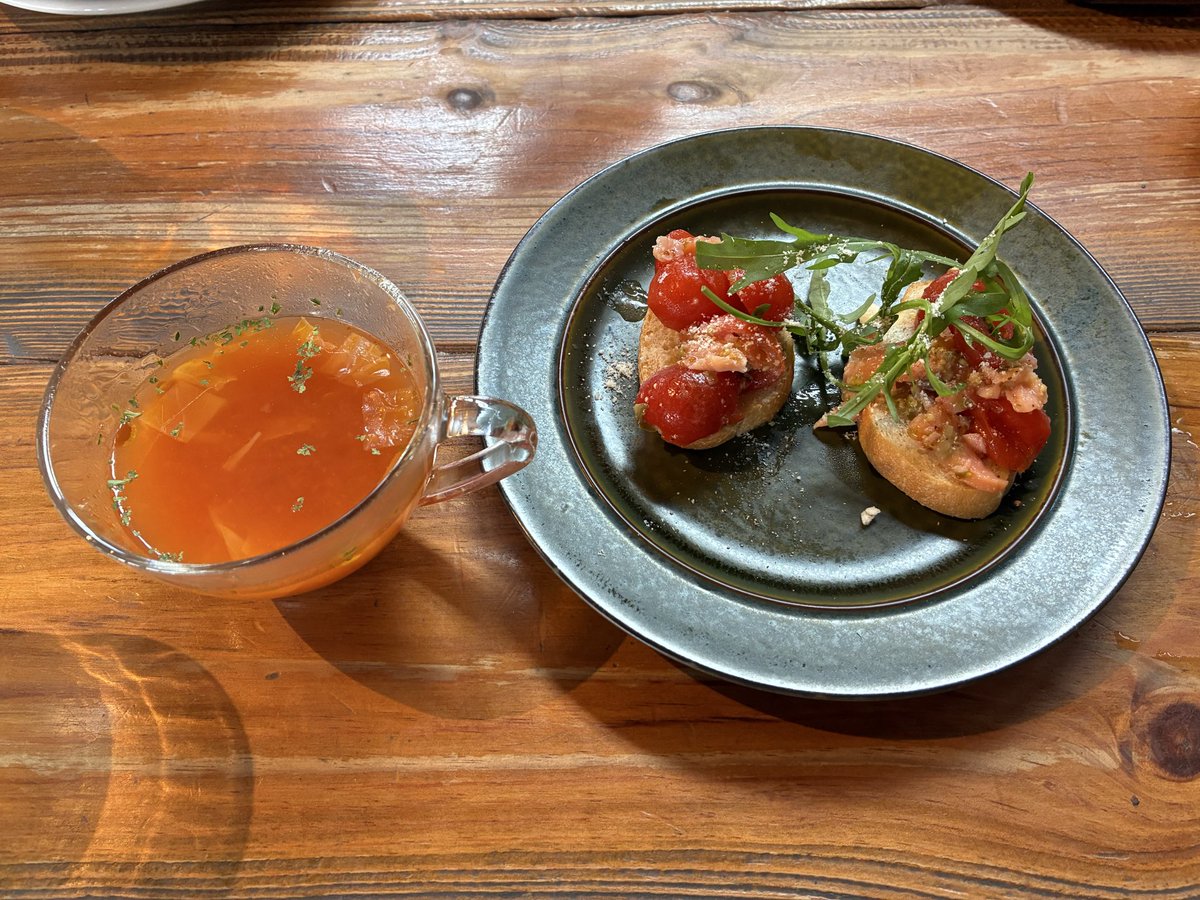 yzo022's tweet photo. 店内オシャレだったしピザも美味しかった！ https://t.co/3IAwu8dKZD