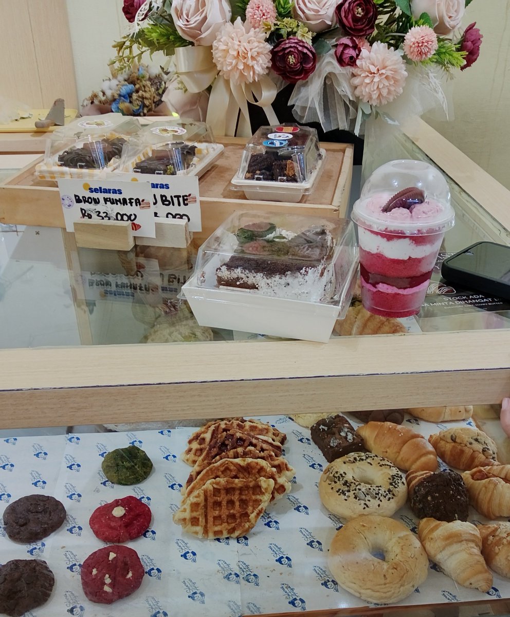 seacation's tweet photo. asiikkk, sadly tiramisunya sold😔 https://t.co/lX2ssyh9eU