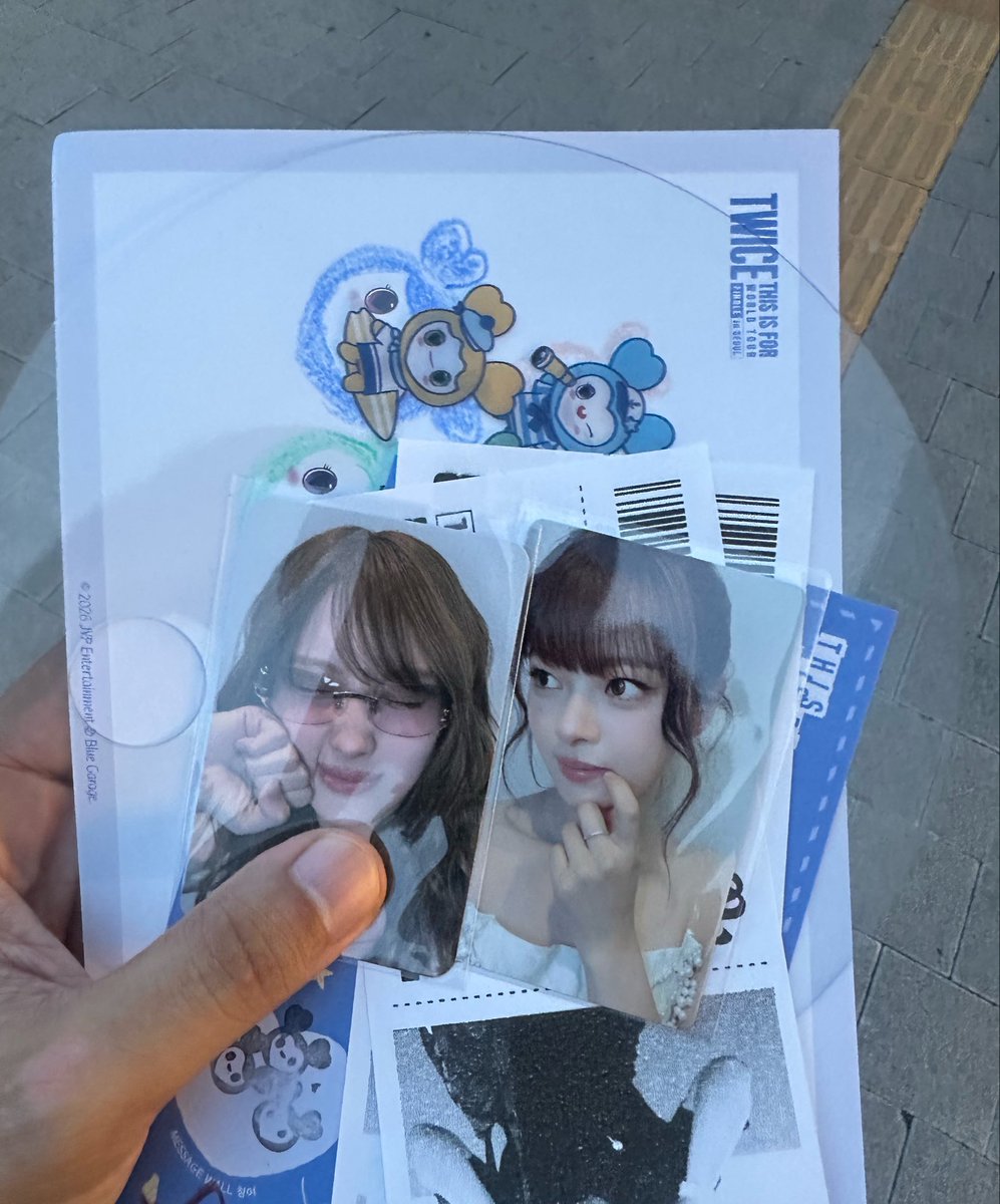 _poywithluv_'s tweet photo. MOMO BENEFIT PC AND JEONGYEON MISSION PC SECURED YEYYYY https://t.co/e4lLUhwzxJ