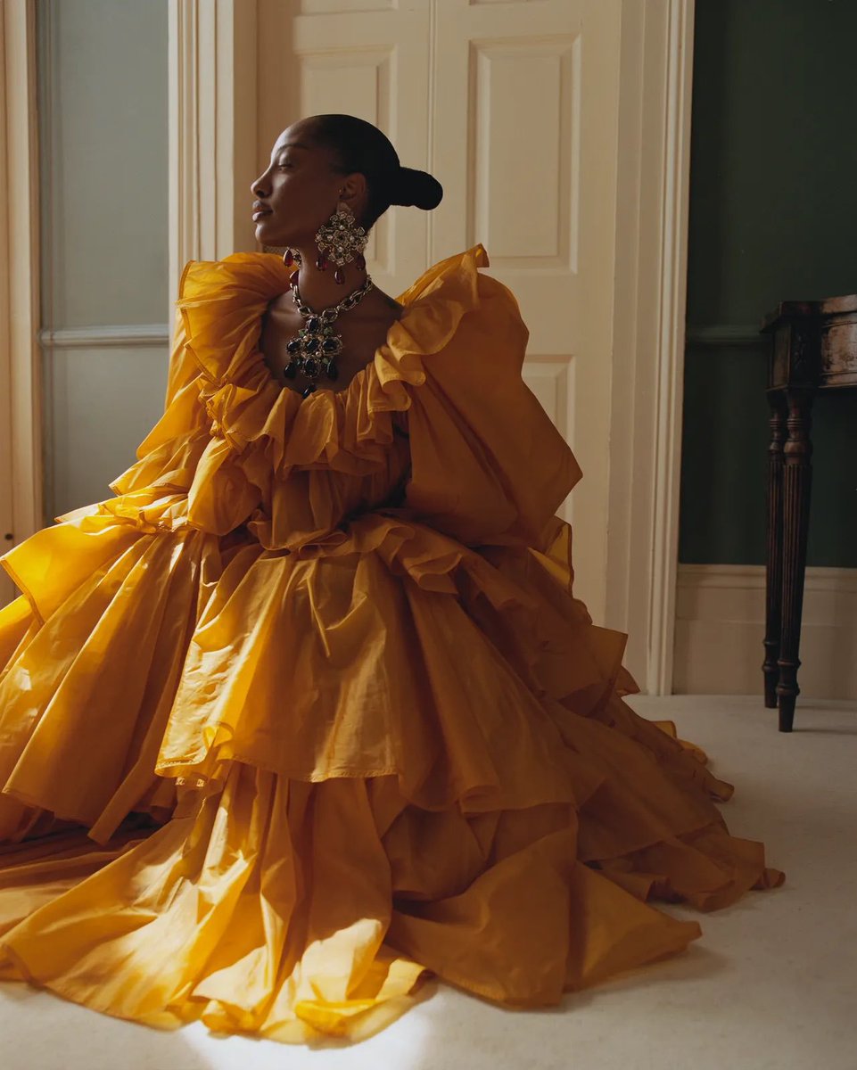 AlbumTalksHQ's tweet photo. "I choose comfort a lot. They say Yoruba women like bling, so I always have to have something that shines.”

— Tems on her style (Via British Vogue) https://t.co/LMbo0mZC4b