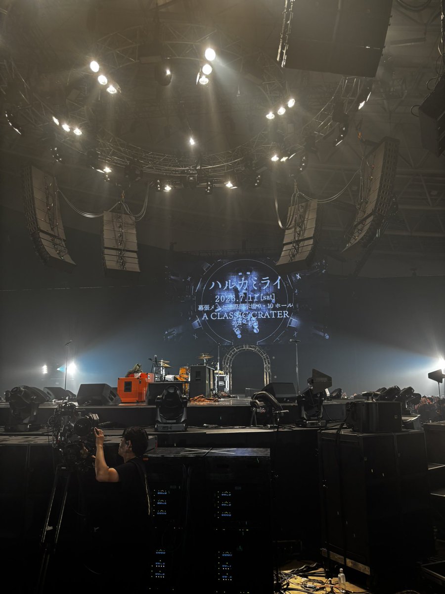 surume3838's tweet photo. ずっと大好きな気持ちでいっぱいで、かなり楽しんで観てたんだけど、最後ヨーロービルで終わりかと思ったらこれでとどめだ幕張からのピークドで泣いちゃった、初めてライブ観た日から大好きなんだ
アンコール、これさえ～からの遥からの春はあけぼの、あまりにも幸せな時間だった https://t.co/sHogHnLvJk