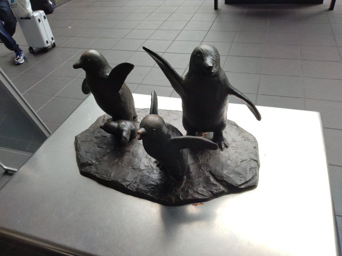 poi_kilo's tweet photo. suicaと関係ありそうでないペンギン。 https://t.co/icFd9QCXZv