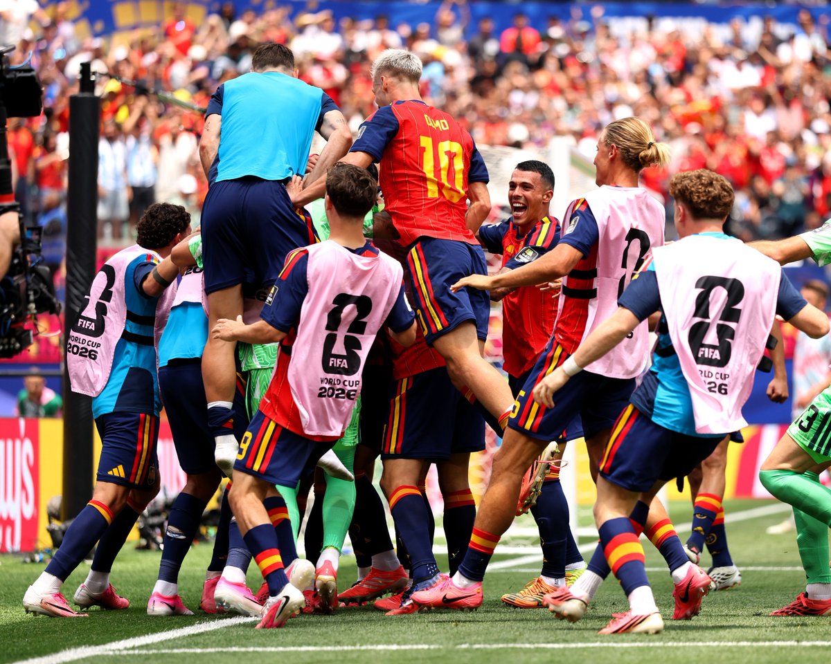 IvaanBlanco26's tweet photo. COMPARACIÓN MUNDIAL 2010 VS 2026.

Cosas que han pasado exactamente iguales:

- España no ganó el primer partido.
- España estaba en el grupo H.
- España ganó el tercer partido en fase de grupos a la selección entrenada por Bielsa.
- España ganó 1-0 vs Portugal en Octavos.
- España ganó por 1 gol el partido de Cuartos y sufriendo.
- España se enfrenta a la mejor selección del Mundial cuando llegan las Semis (2010 - Alemania / 2026 - Francia).
- El partido inaugural fue Mexico-Sudáfrica.

Demasiadas coincidencias... 👀

YO ELIJO CREER EN LA SEGUNDA ESTRELLA.