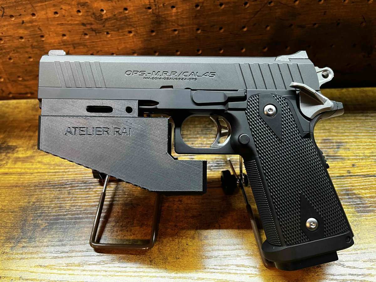 D_GUNARMORY's tweet photo. お世話になります。D-sanです✨
当店オリジナル新商品、ハンドガン用バッテリーケース”HAMMER HEAD”の販売を開始いたしました🫡様々なカスタムに対応する便利かつスタイリッシュな商品です！沢山のお客様に知って頂きたいので是非宜しくお願い致します🙇‍♀️詳細はHPをご覧ください😆
＃バッテリーケース https://t.co/fqlIeylJP9