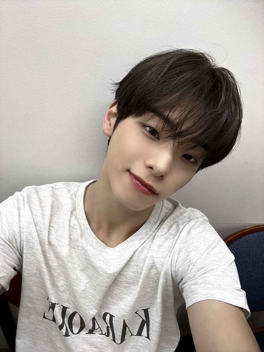 82Message's tweet photo. [#도누니]
찰칵🪞📸

#82MAJOR #82메이저 #에이티투메이저
#김도균 #KIMDOGYUN https://t.co/xHEwD8uOXv