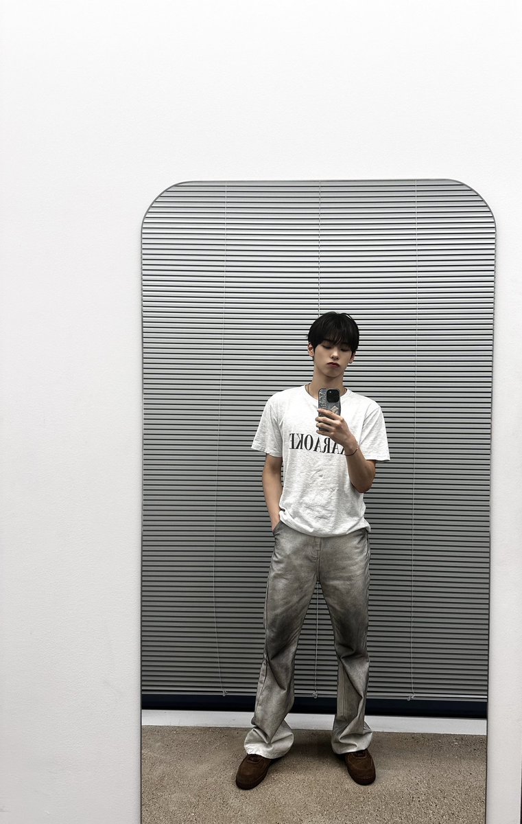 82Message's tweet photo. [#도누니]
찰칵🪞📸

#82MAJOR #82메이저 #에이티투메이저
#김도균 #KIMDOGYUN https://t.co/xHEwD8uOXv