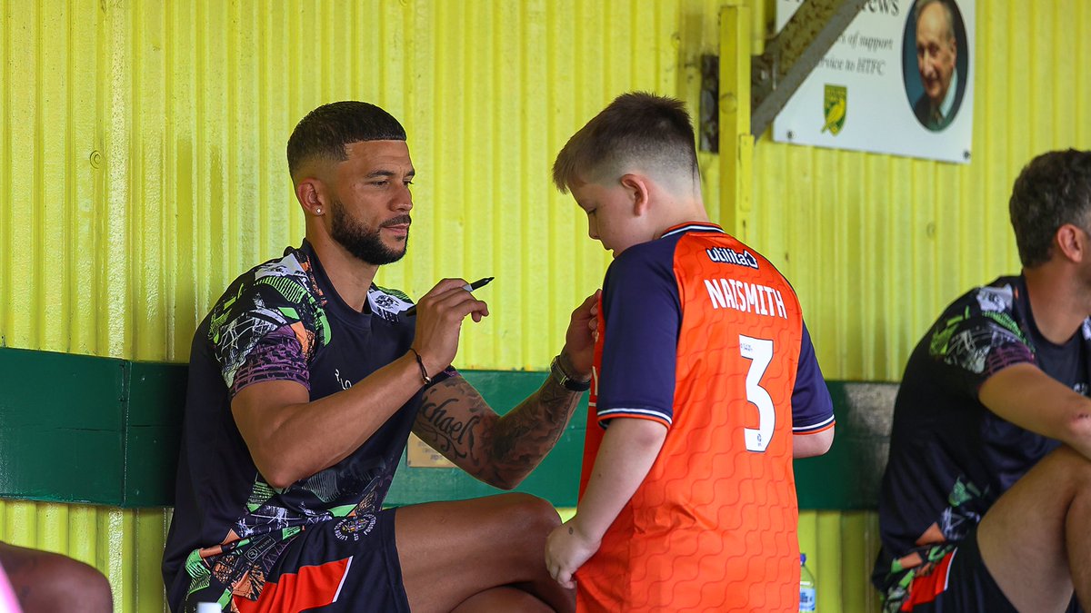 LutonTown tweet picture