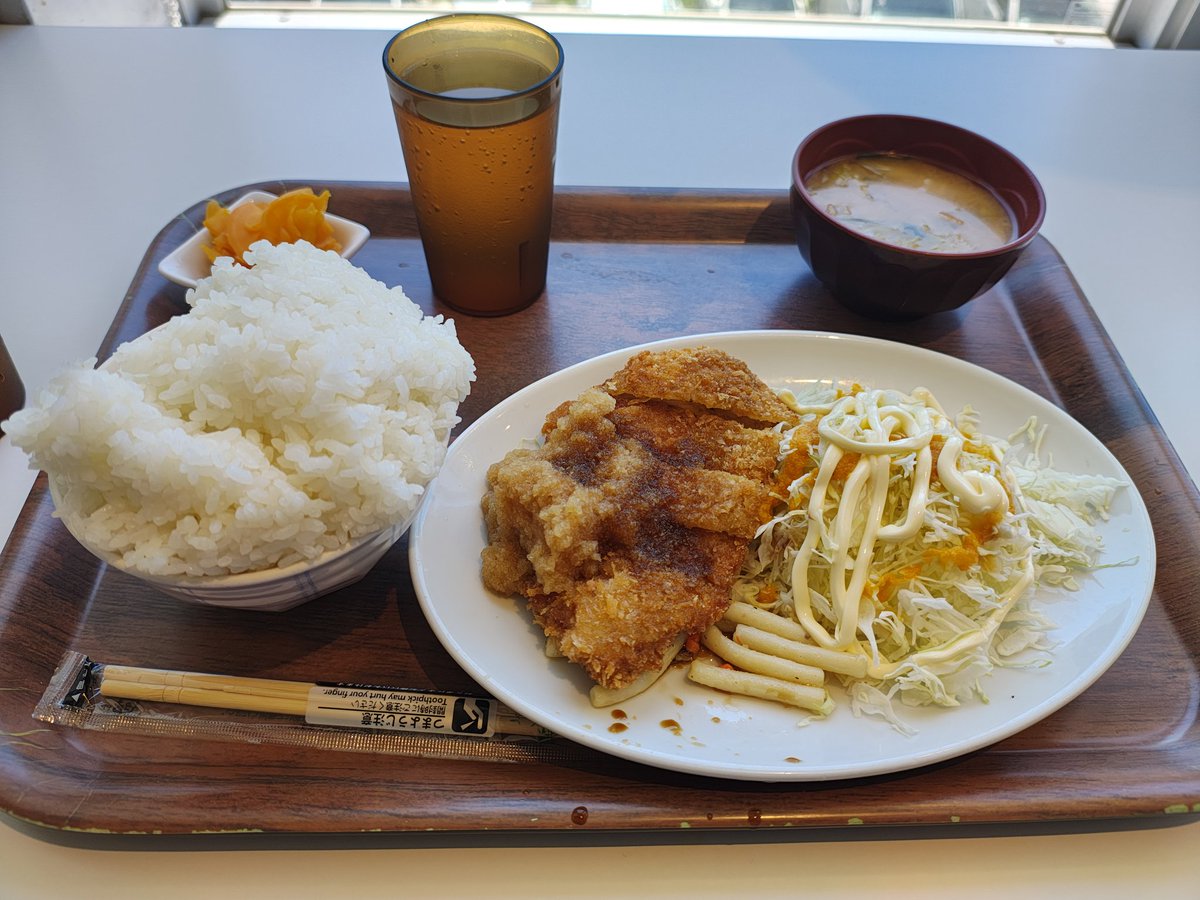 bomber_crazy_gl's tweet photo. 最近シェアフルでよく通っている佐川グローバルロジスティクス舞洲SRC内にある舞洲食堂で昨日始めて食べた。
通った初日行った時凄い並んでいたので諦めてそれっきりだったので数カ月ぶりに再リベンジ。ロースとんかつおろしポン酢￥650。少し並んだけど、その価値はあった。 #シェアフル #昼飯 https://t.co/76SAbnYyoA