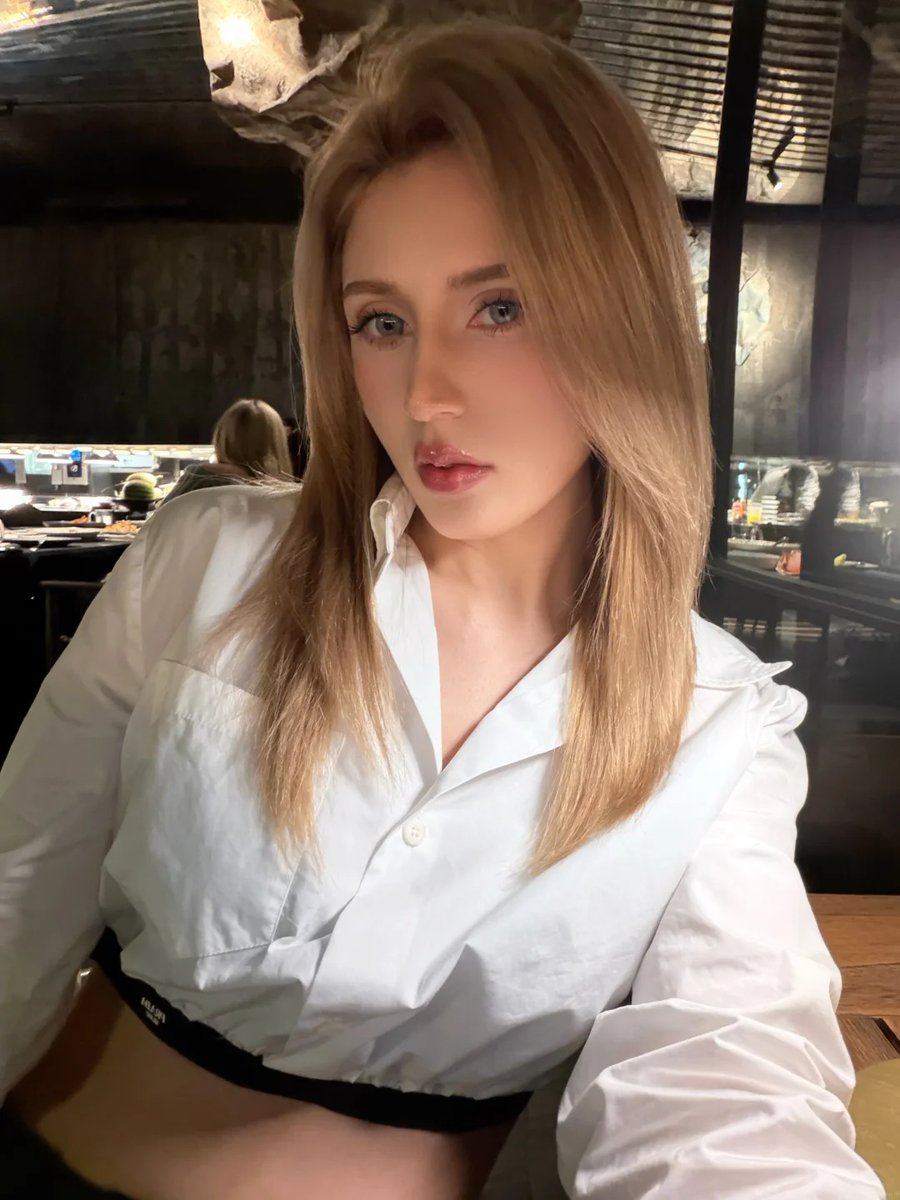 Mirandaaa599's tweet photo. Enjoy your weekend to the fullest! 🥂✨ https://t.co/zcCPwETDRR