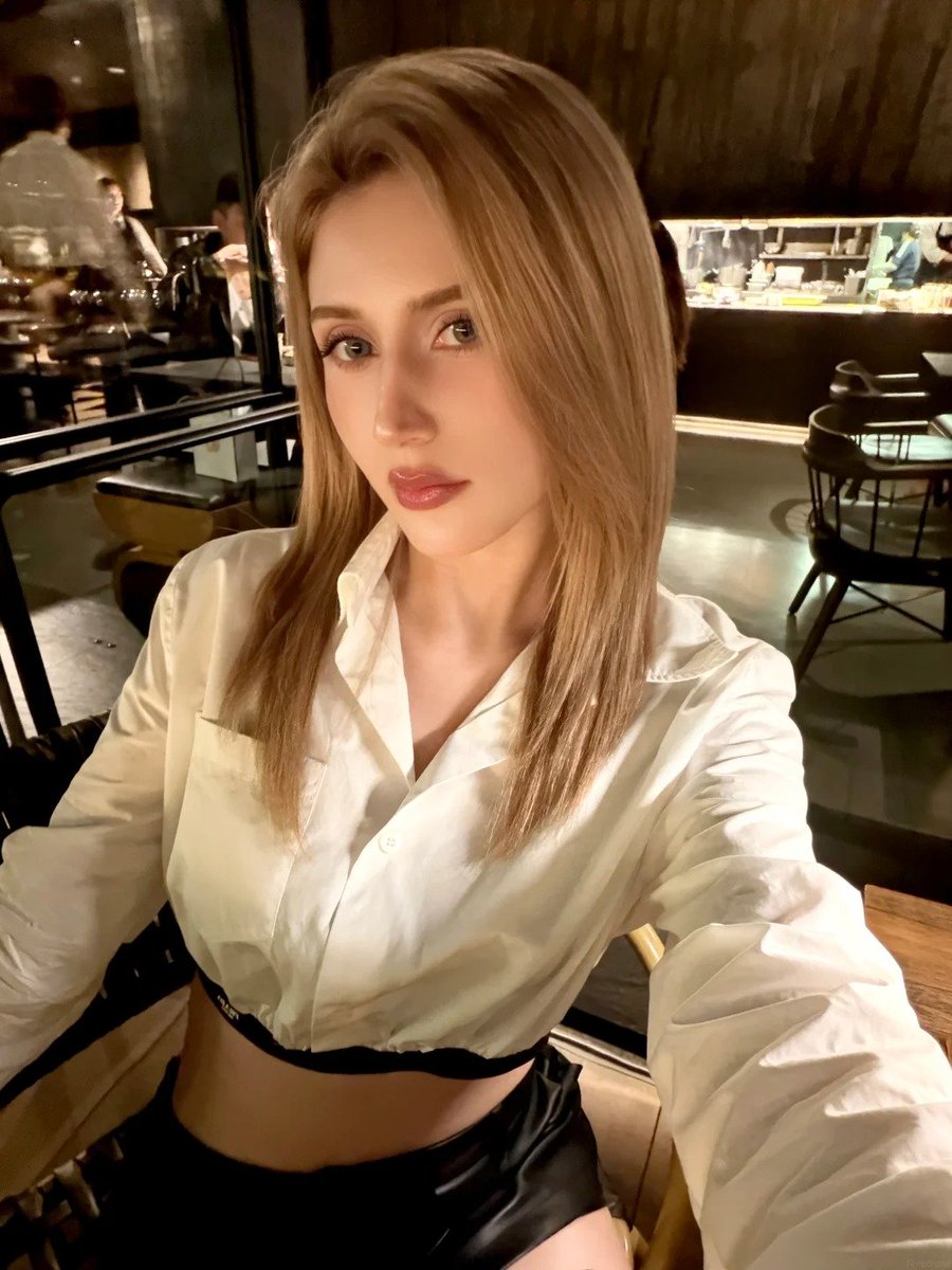 Mirandaaa599's tweet photo. Enjoy your weekend to the fullest! 🥂✨ https://t.co/zcCPwETDRR