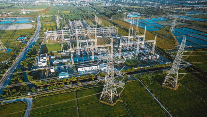 OwenGregorian's tweet photo. Software runs quadrillions of simulations to uncover 300 GW on the US power grid | Georgina Jedikovska, Interesting Engineering

The software could cut years from clean energy interconnection wait times.

A new software could unlock about 300-gigawatts (GW) of hidden capacity on the US power grid and ease one of clean energy’s biggest obstacles, without building any new power plants.

The technology was highlighted in the latest “Energy Empire” podcast, hosted by Jigar Shah, a US entrepreneur, and former US Department of Energy (DOE) Loan Programs Office director. The show explores how abundant, affordable energy is transforming the global economy.

The platform uses advanced grid modelling to track unused transmission capacity that has remained inaccessible with traditional planning methods. Amit Narayan, GridCARE founder and CEO, stressed that it could unlock roughly 300 gigawatts of capacity across the existing US transmission network within the next three to five years.

Instead of using costly new transmission lines or even substations, the software analyzes how the grid actually operates. This allows utilities to make better use of infrastructure already in place.

Unlocking hidden capacity

The US power grid has historically been planned using conservative assumptions that prepare for multiple equipment failures occurring at the same time. This has left large portions of the network underused for most of the year.

At the same time, while electricity demand is growing again, grid upgrades may not keep pace before 2030. Bank of America data showed that the nation could face a 100 GW power shortfall by 2030. Analysts estimate at least 230 GW of new power demand between 2026 and 2030, while utilities add just 93 GW of supply.

According to the US Energy Information Administration, electricity demand has grown 2.1 percent annually over the past five years and will keep rising through 2050, driven largely by data centers.

To address the challenge, GridCARE, a California-based startup founded in 2024 has deployed its advanced physics-based AI platform called Energize, to identify hidden or latent capacity on existing power grids. This could help AI data centers to secure and activate power in months rather than years.

The software evaluates millions of potential operating conditions in order to find the limited periods when transmission constraints actually occur. Utilities can then connect new resources using flexible operating agreements or battery storage to manage those rare congestion events.

Solving grid bottlenecks

GridCARE said its software could speed up connections for solar, batteries, and large power users without years of new infrastructure work. It is already being tested by several utilities.

According to the company, National Grid found more than 650 megawatts (MW) of previously unavailable capacity using the technology. Portland General Electric reportedly unlocked over 400 MW of additional capacity in Hillsboro, Oregon. It allowed six planned data centers to connect years earlier than expected.

Meanwhile, according to PV Magazine, an AI system at the nation’s largest grid operator, PJM Interconnection, reviewed 811 generation applications totaling 220 GW in less than an hour, instead of weeks.

The system, however, is not intended to replace new transmission infrastructure. It is a way to maximize the value of the grid that already exists, while long-term expansion projects move forwards.

Moreover, the approach could also lower electricity costs by allowing more power to flow across existing transmission assets. It will spread infrastructure costs over a larger volume of electricity.

https://t.co/F6wY7UFU6Z