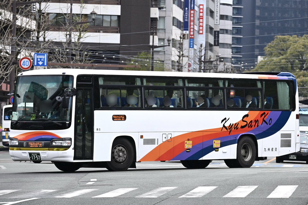 spacerunnerJM's tweet photo. 産交バスの名鉄バスから移籍した高速車。このほかにも1755をたかちほ号で見かけたりしましたが捕まえられなかった車もまだ何台か。1695は空港関連の派手なラッピングに。
・九州産交バス/熊本200か1757,熊本200か1743,熊本200か1733,熊本200か1695 https://t.co/SMALjCmO4a