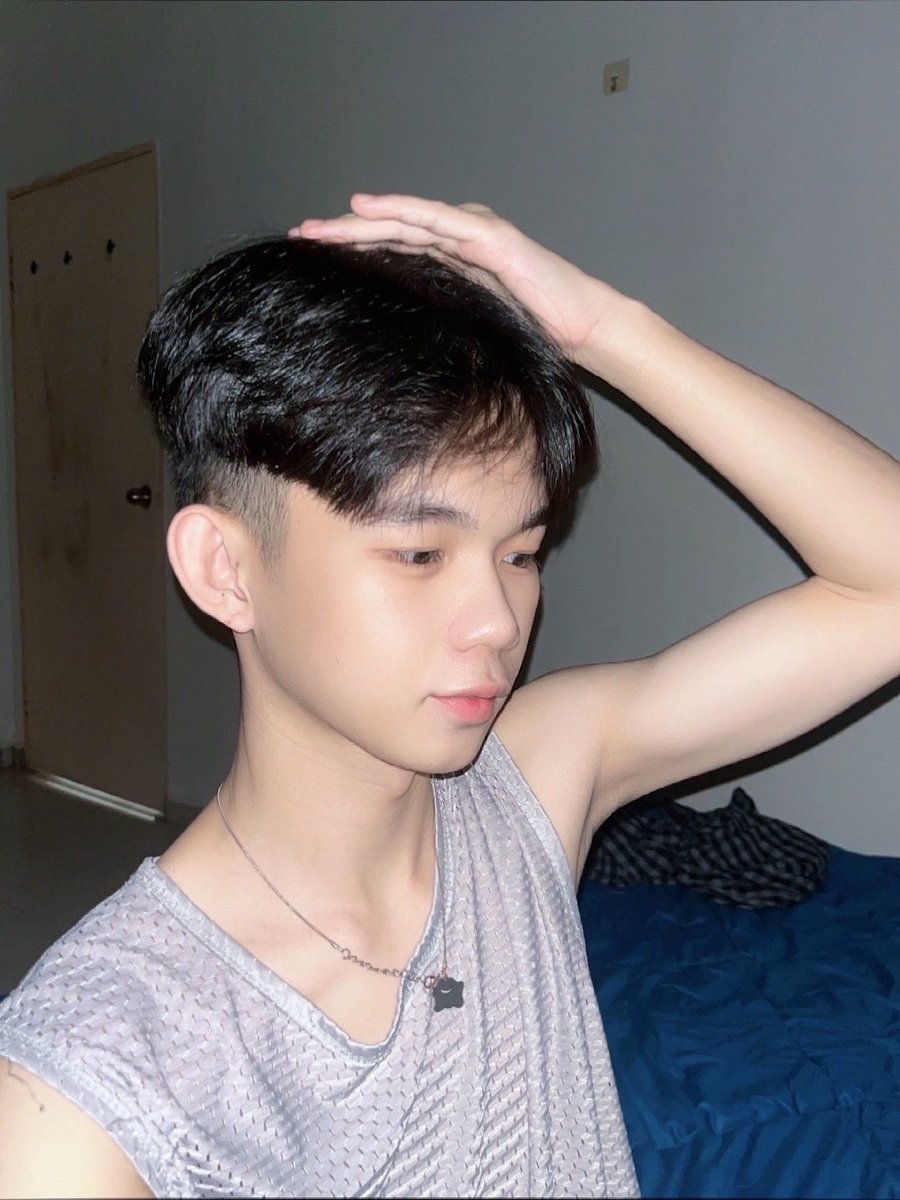 wofshyyyt's tweet photo. Pull of my shirt🫣 https://t.co/7uAIkm4lD5