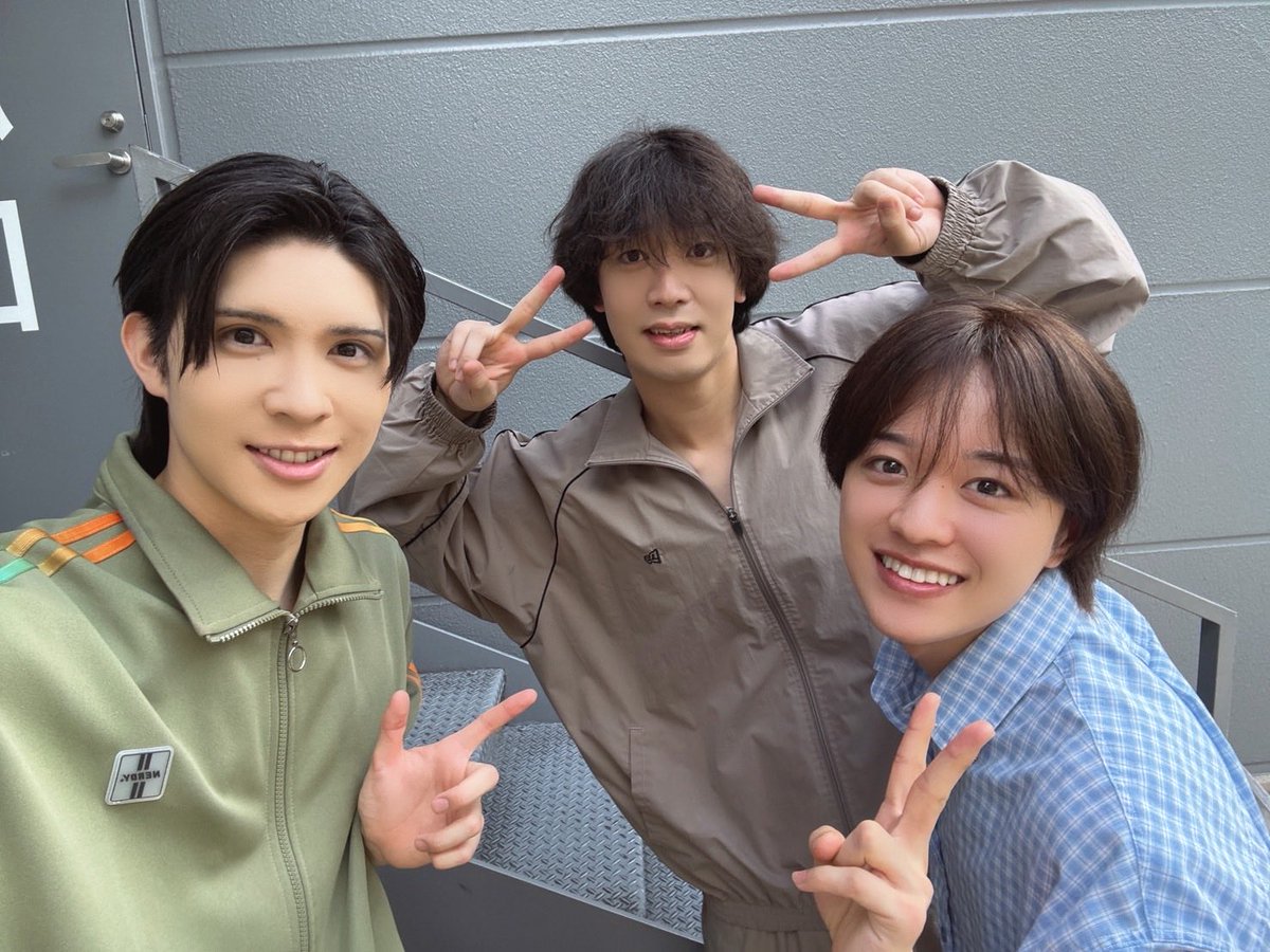 miyawaki2001's tweet photo. 舞台「つぎはぎだらけのヒーローズ」
観劇させて頂きました！！
急速に加速する物語がとっても
面白かったです！！

栗ちゃんはとてもいい意味で狂っていて
大夢のお芝居もとっても好きだったし
影さんはあの役一番似合ってました笑
久しぶりに皆さんのお芝居見れて嬉しい宮脇でした！そしてたまたま会えたあべしゅんとも☺️