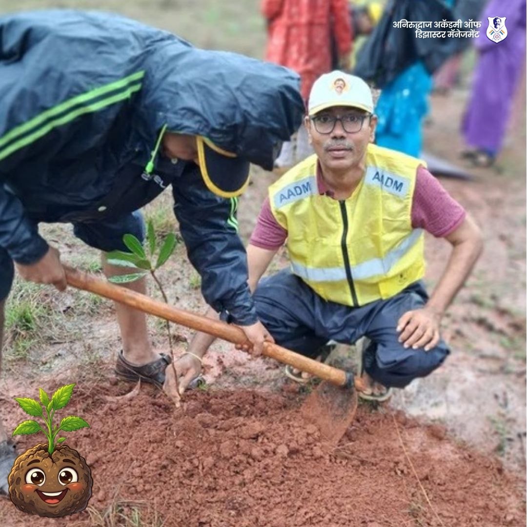 aniruddhasadm's tweet photo. On Sunday, 5th July 2026, the DMVs of @AniruddhasADM from Khed Upasana Centres performed #TreePlantation at Anaspure High School in Taluka Khed, under the Vanadurga #TreePlantation Project initiated by Sadguru Shree #AniruddhaBapu.

#AADM https://t.co/y9YU2wtddu