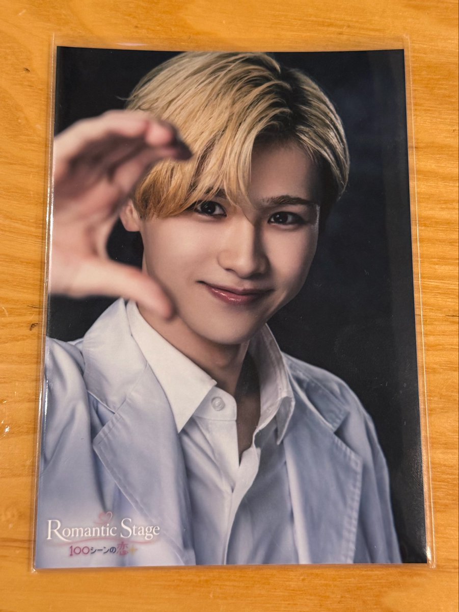 tkd_hskyf's tweet photo. ロマステ 100シーンの恋+ Romantic Stage 入場特典 ブロマイド 交換

譲：画像1.2枚目
求：画像3枚目or買取(ご提示ください)

交換、買取可能な方いましたらお声がけください。 https://t.co/vNupVwAfPv
