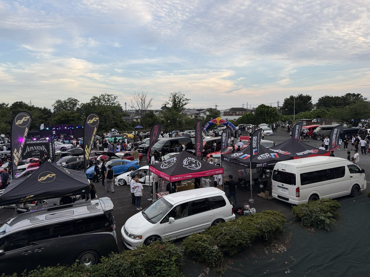 kzk_gc8_555's tweet photo. 今回のイベント車好きとしても地元民としても最悪すぎる。
30年以上住んでるけど1番最悪。

嬉しい反面、悲しいです。

エントリーした方々もほんとに辛いし、怒る案件だと思います。

僕は裏道知ってるからいいよ。
搬入口考えてくれないかな。
元職場のコンビニ、親の職場、ほんとに迷惑極まりない。

母親帰れなくて歩いて帰ってきたからね。

交差点とかも全切りできないやつのせいで渋滞するしね。

ドライバーも運営も考えてくれ。

だから車乗りは〜って言われるねん。

人のこと言えないし、特大ブーメランだし、そういう時だけ被害者面するのは違うけど、田舎舐めないでほしい…。

でも、車のレベルは高いと思いました。

どちらかというと運営にキレてます。

#japanation
#ジャパネーション
@_japanation_