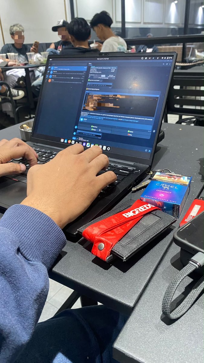 Minimemy17's tweet photo. Dear mas2 IT
Kalian kalo lg mencoba hal brp tuh biasanya berapa lma y?

Pacarku lg seru2nya main hermes&amp;openclaw, bkin bot yg pnya namanya masing2. Satu jd assisten ber2, lainnya jd assisten pribadi, tiap hri yg dipikirin nambah ram😶. Seru sih krn gue jg bs ikt nimbrung🤣😭 https://t.co/mZLf9Qaexe