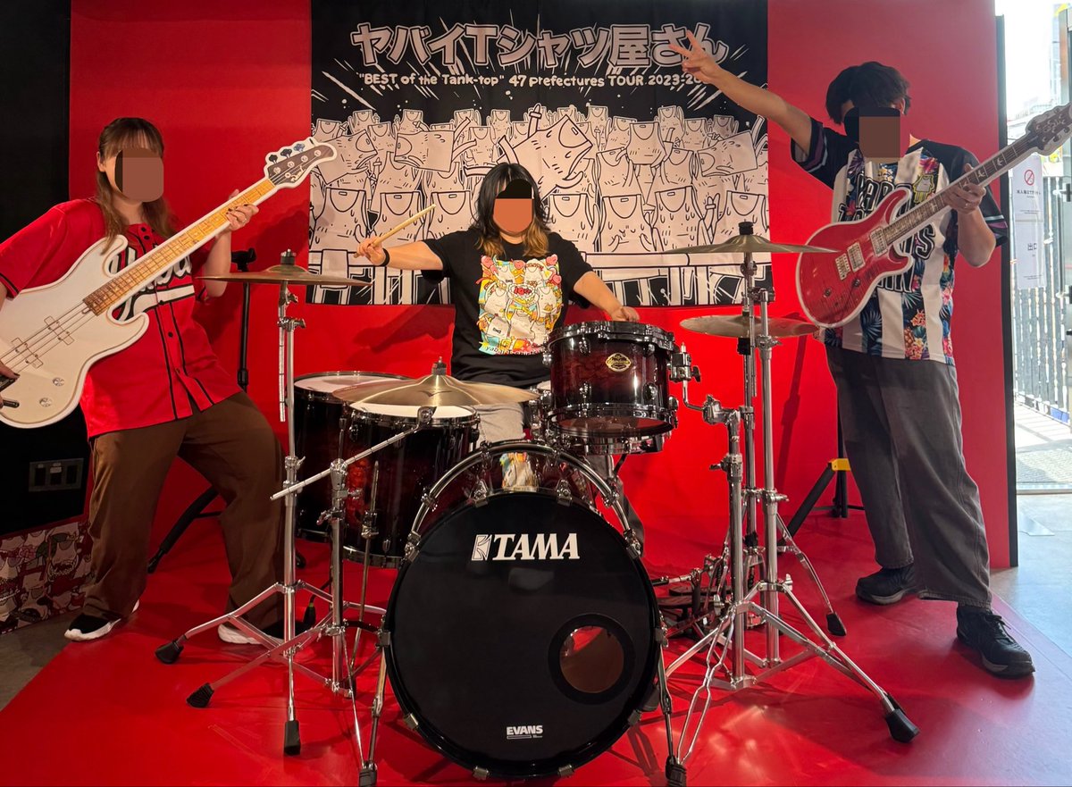 dangoo64's tweet photo. もりもと役してくれたお姉様ありがとうございましたぁ💖💖💖どうにか3人で撮りたくて声掛けてしまったがやっぱり顧客って温かい😭😭😭これだからヤバTだいすき🎽
#ヤバTおもしろポップアップ https://t.co/fDQY2t8DyI