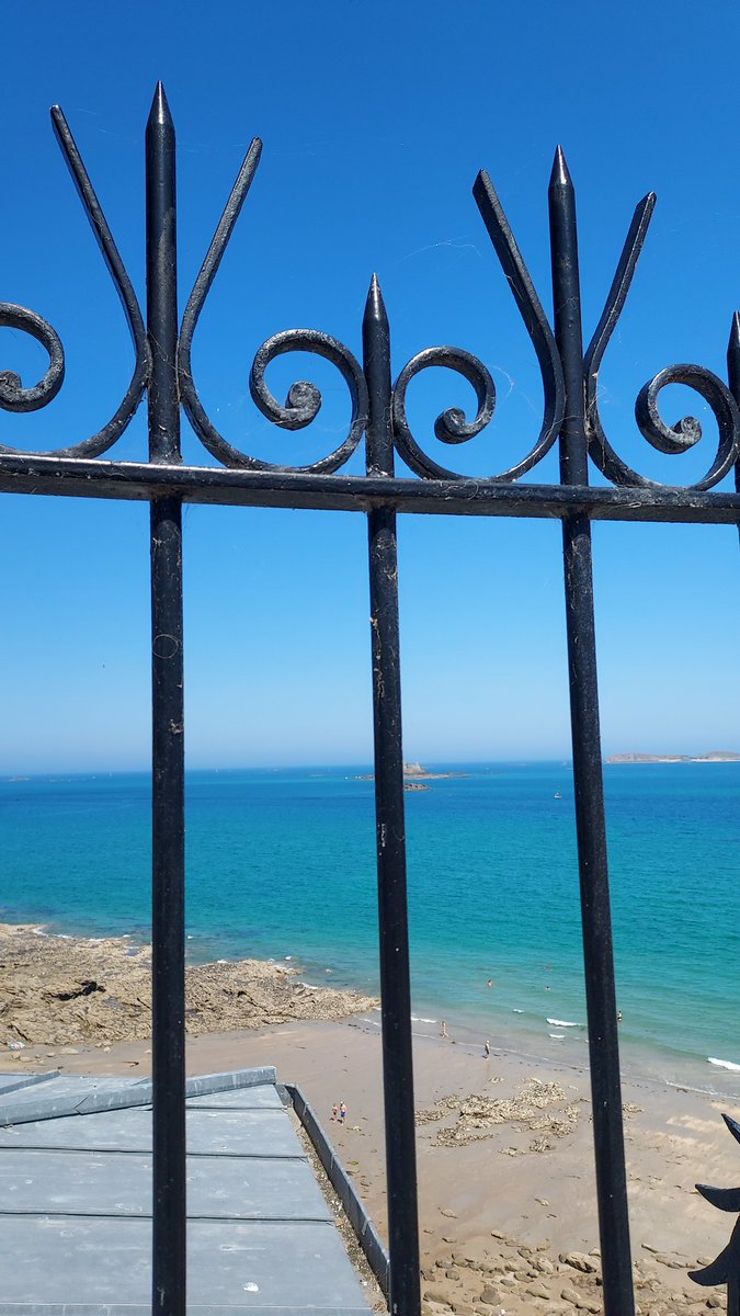 BarrMarie's tweet photo. #Dinard ! 🏊‍♀️🤩 https://t.co/NSv9GxQaf6