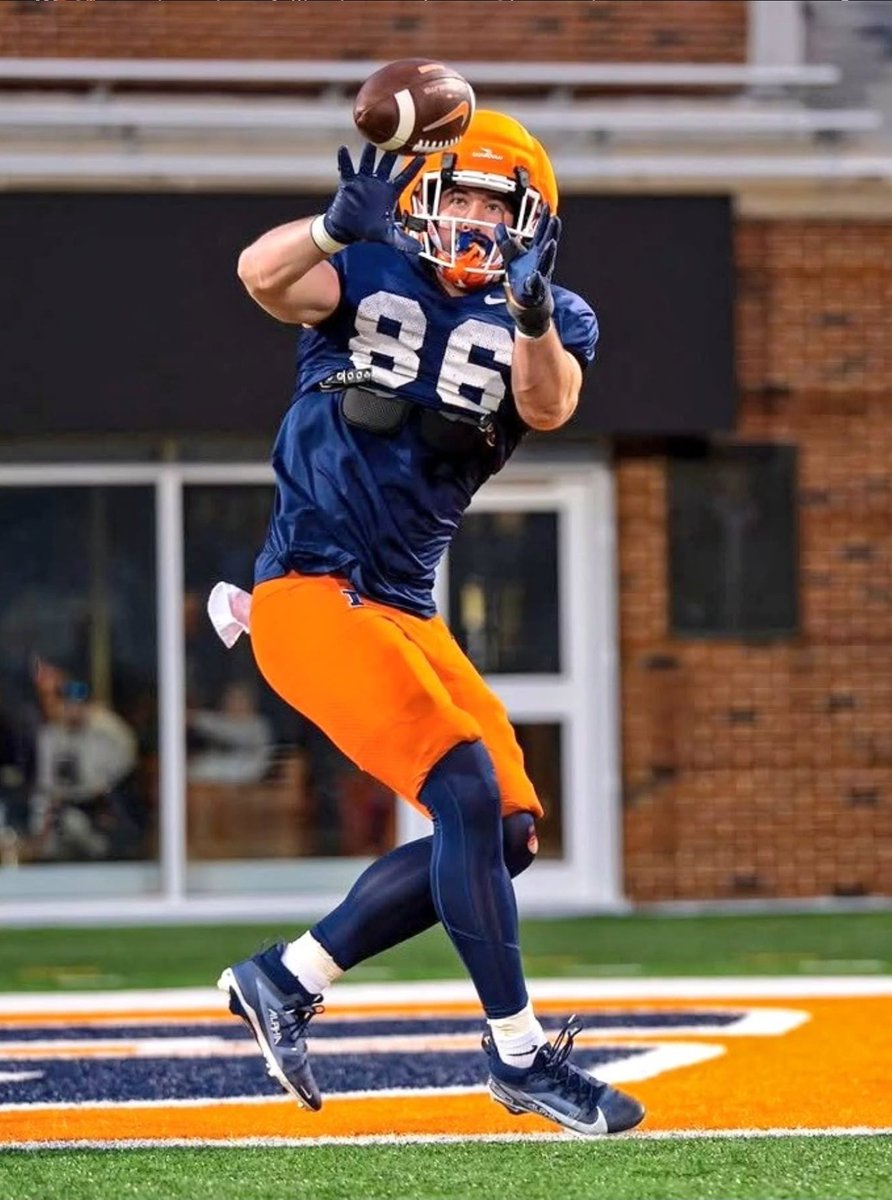 ChiefOskee's tweet photo. No. 10 Christian Abney @abney_christian 
#Illini https://t.co/bWuK8RQWyI