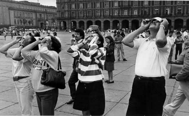 mechediazortega's tweet photo. El 11 de julio de 1991, a las 13:24 horas.
Hace 35 años.
México fue cubierto por un eclipse de sol. “Te puedes quedar ciego” rezaba el anuncio que se repetía varias veces al día en la televisión, advirtiendo a la población sobre los peligros de ver directamente el eclipse. https://t.co/GMjGGSLEo4