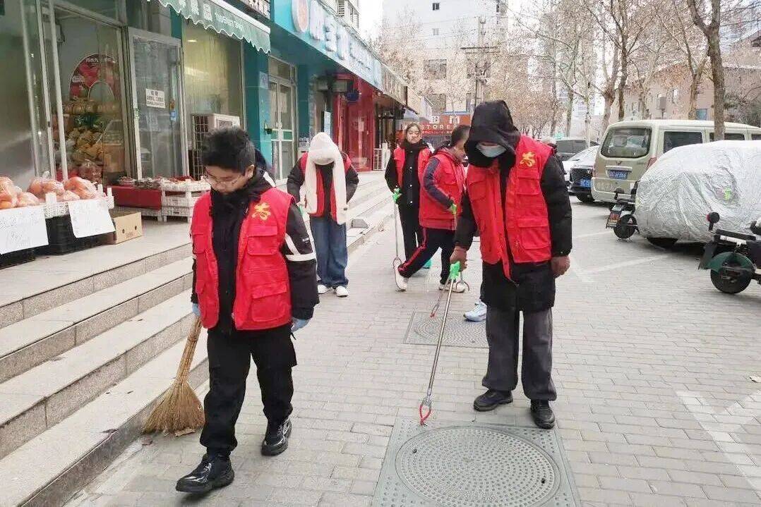 muldebiber's tweet photo. Spent this weekend helping distribute food packs to unhoused neighbors in downtown—small acts, big impact. Grateful for the warm smiles that made every minute worth it.  #VolunteerWork #CommunityCare https://t.co/lnc8k0l5fu