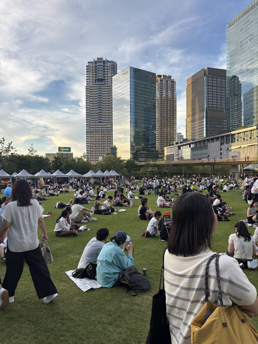 KDYez7EbIpLm35D's tweet photo. 初日4万人✨２日目6万人✨とゆうか、もともとの人の流れがすごい。

明日が最終日です。みなさんぜひ😊

麦食音祭✨🌈🌈🌈

文化に触れて、新たな世界を。
◎世界のフード
♪世界の音楽
★カルチャー
PASONAが初出店

今回も音響入れさせて頂きました。🌈☺️

7月10日（金）～7月12日（日）
10:00～21:00
グラングリーン大阪うめきた公園
⑤入場無料
ニニニニニニニニニニ

＃麦食音祭
＃グラングリーン
＃万博
＃ミャクミャク
＃ステージ