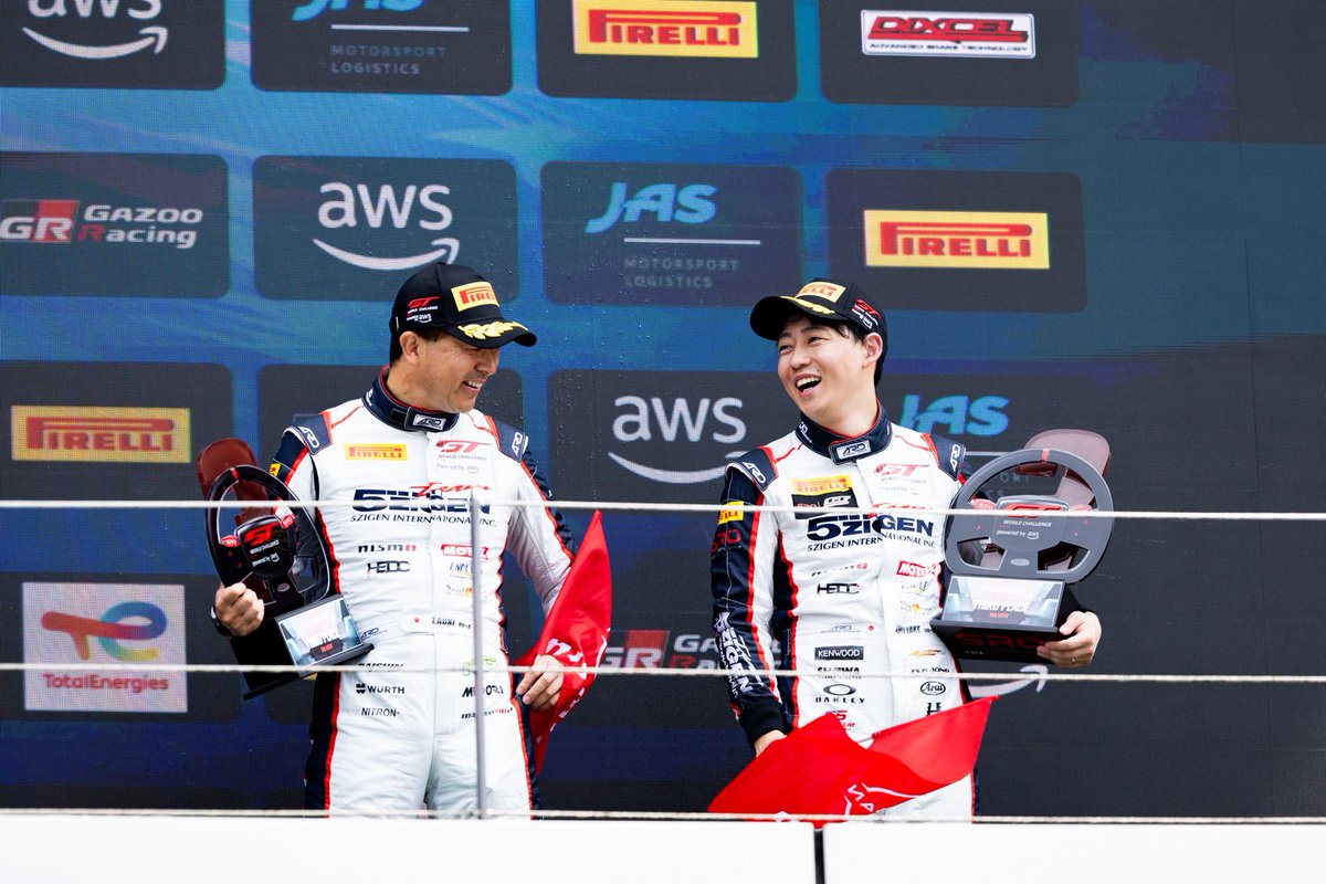Blue_Aoki's tweet photo. 予選はアタック出来なく23番手でしたが、スタートからペースもあり、決勝は危ない場面も多々ありましたが17台を抜ける展開は楽しかったです。

ドライバー交代後、三宅選手のスピードもあり総合5位 クラス3位でフィニッシュ出来ました✨

関わった全員に感謝です

応援ありがとう御座います https://t.co/GyjRXH4Y0W