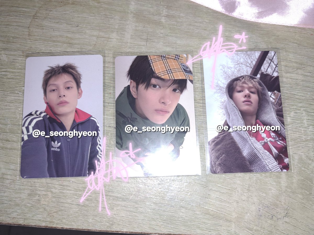 e_seonghyeon's tweet photo. #WTT  
guys aku mau trade pc aku huhu, pls hmu if u interested :0
have : 
1. James scratch studio ver
2. Keonho studio ver
3. Martin weverse

want :
1. Seonghyeon scratch Studio ver
2. Seonghyeon studio ver
3. Seonghyeon weverse

#WantToTrade #cortis #coer #greengreen #seonghyeon https://t.co/Ycp59DZvMN