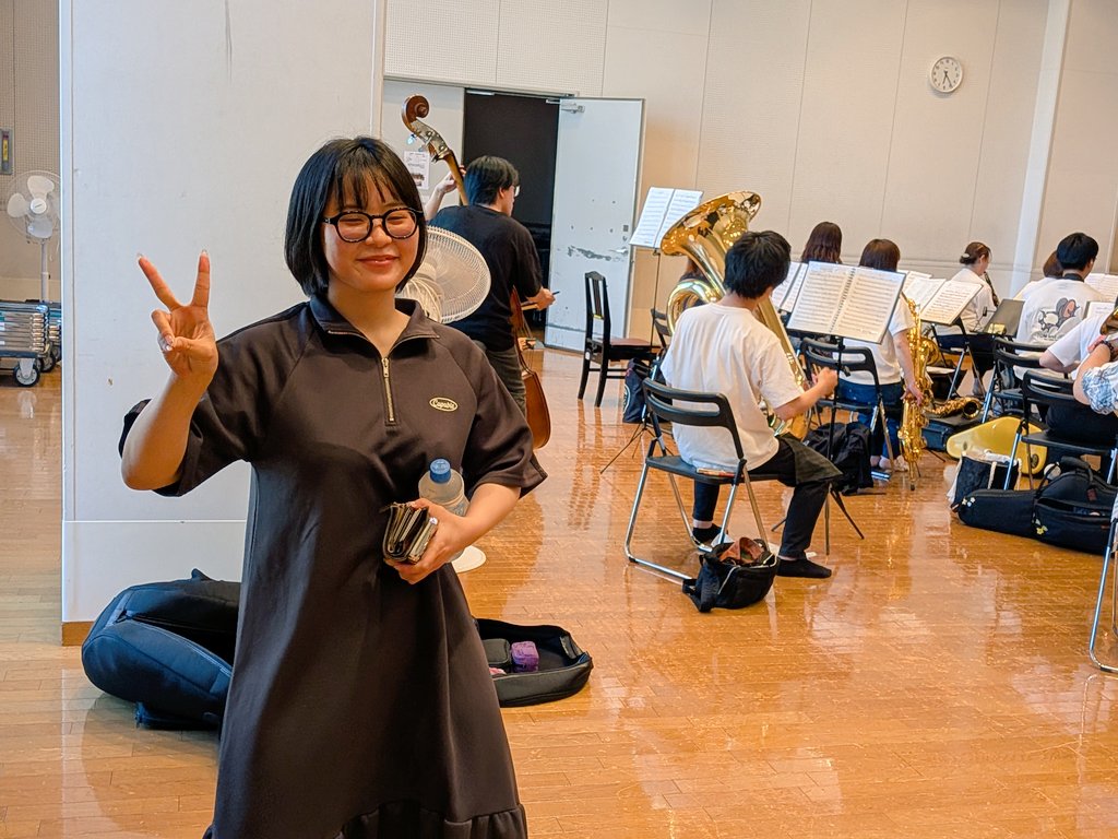 kitasui_move10's tweet photo. いよいよ明日は吹奏楽コンクール福岡県大会！！
今日はいつもより長めの合奏で最終調整&amp;搬出が行われ、緊張少々・わくわく沢山！な中の人です😆
明日の飯塚市内は猛暑のようですが…出演される全ての皆様が何事もなく無事演奏ができますように…🙇
頑張る&amp;楽しむぞー💪✨

#北九州交響吹奏楽団 https://t.co/6AjNgIkI0k