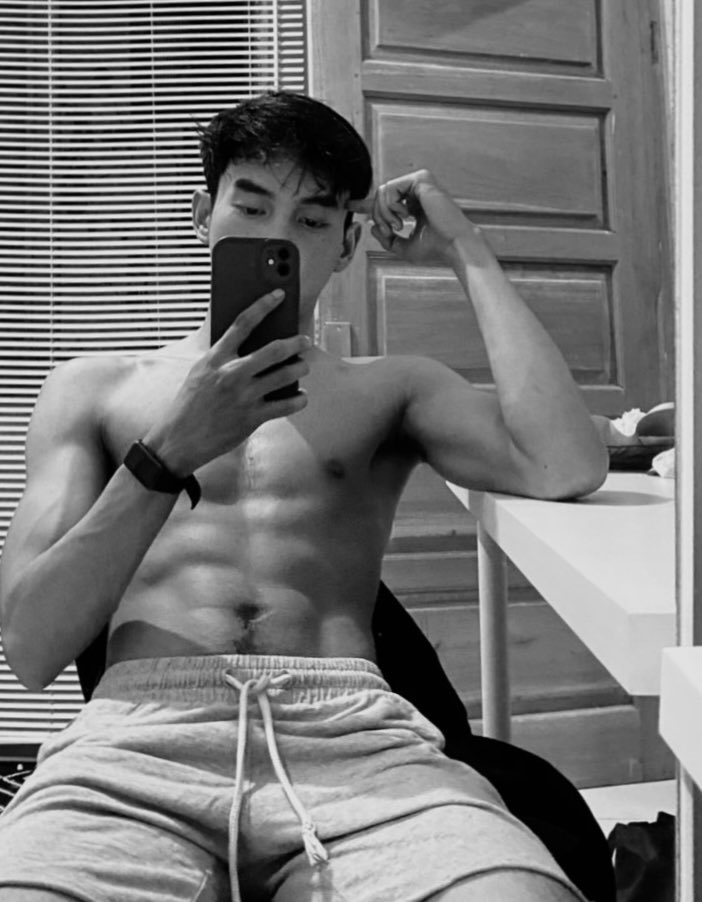 mnusiadoboh's tweet photo. My fav black n white. What’s yours? https://t.co/cszKkmPjBF