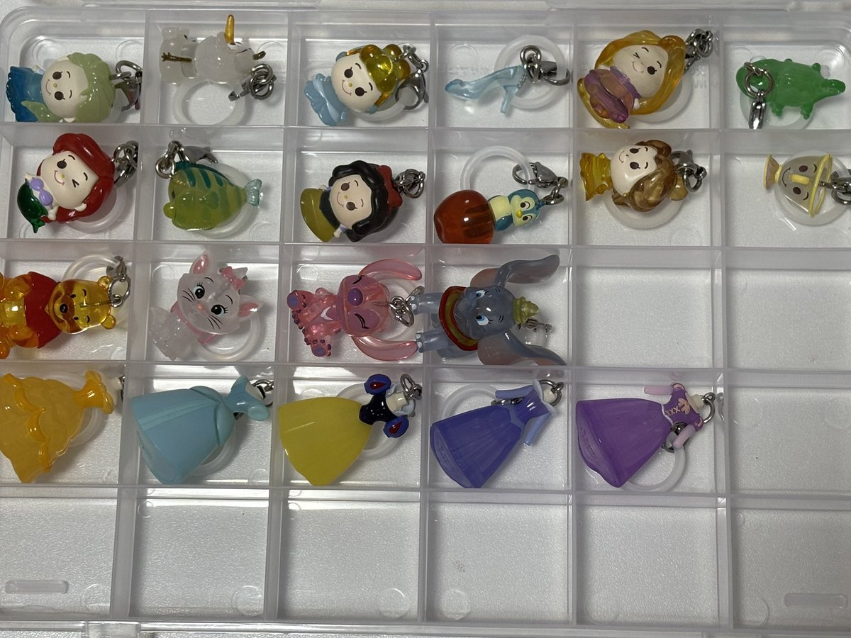 n__oo04's tweet photo. 🌷めじるしアクセサリー交換🌷

譲：左画像2枚
求：右画像以外のディズニーめじるしアクセサリー

難しいことは重々承知しております。
レート違いでも構いませんので気軽にコメントください💬

 #めじるしアクセサリー  #交換 https://t.co/v8si2wnrUl