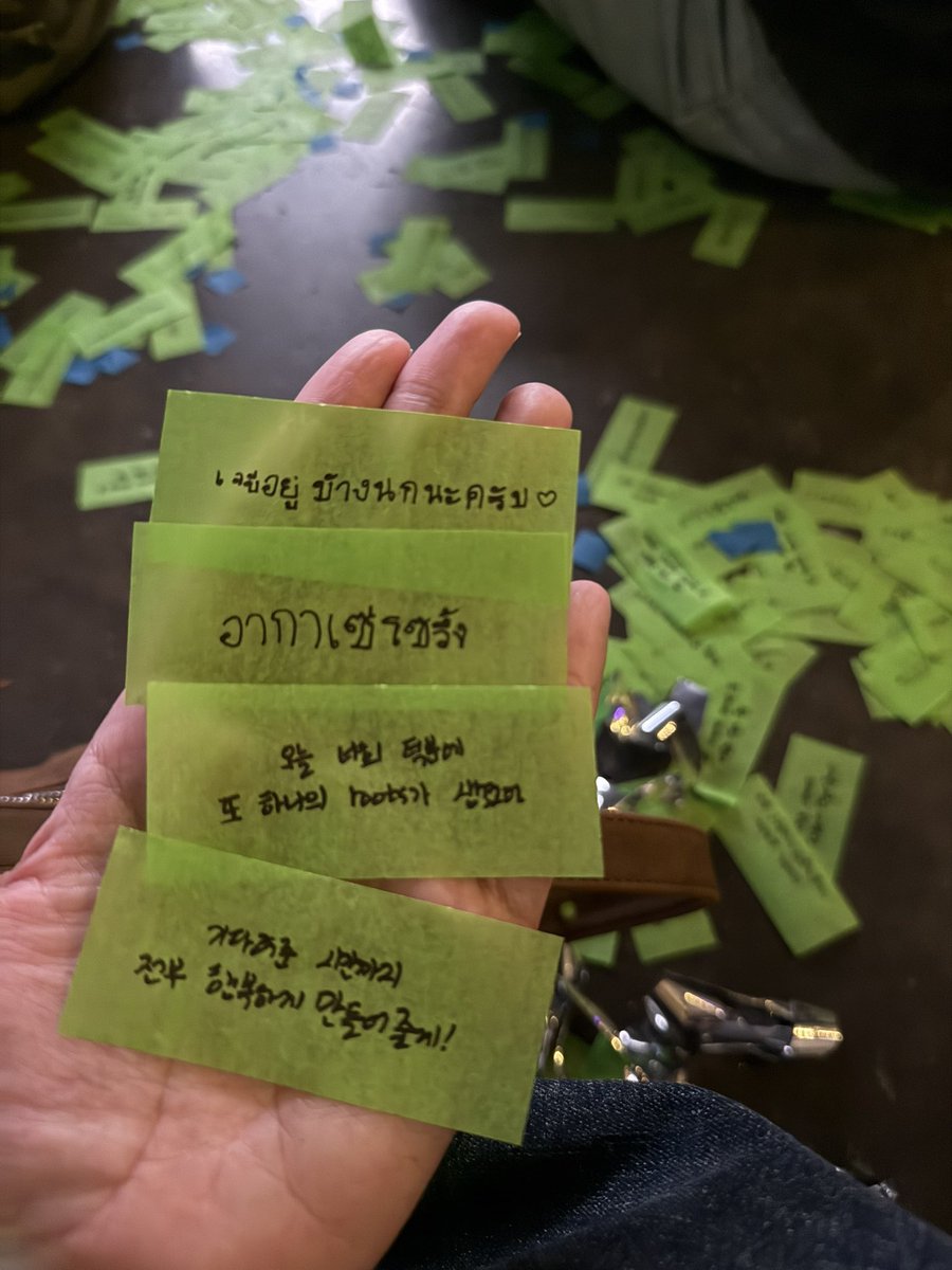 mnx96s's tweet photo. นกก็อยู่ข้างเจบีนะคะ 🫶🫶

#JAYB 
#2026tape_roots_bangkok
#TAPE_ROOTS_BANGKOK_DAY1 https://t.co/3kHLQvF7U9