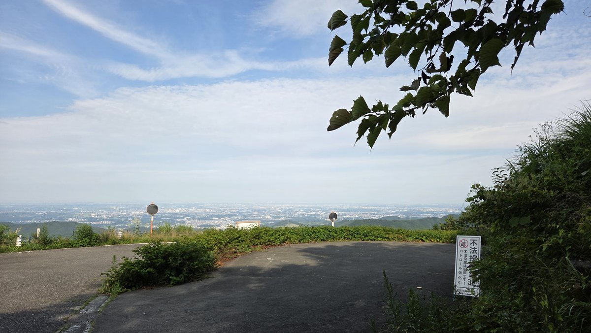 TOKYOMC246's tweet photo. 2026年7月11日（土）☁☀　黒山展望台（埼玉・越生町）標高約600m（その1）
EB JK1MWI
運用周波数帯の確認（抑圧のすり合わせ）でお声がけしたところ、MWIさんからアイスクリームをいただきました😋　ありがとうございます🍦
そして、LCRで初めて走行中のMB局🚙（NBさん）と交信しました。
（つづく） https://t.co/8NTUY6zog7