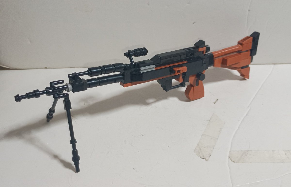 HakoneNegi's tweet photo. 100均のブロックで自衛隊62式言う事聞かん銃作ってみた。私の現役時代は62式が健在でした。重いぞ！ https://t.co/u5ZaMvB0hd