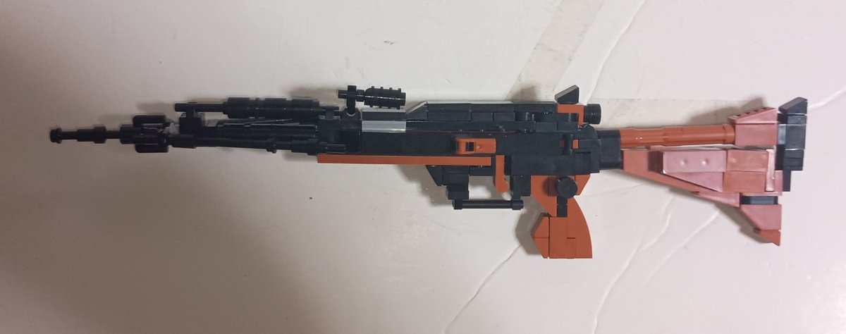 HakoneNegi's tweet photo. 100均のブロックで自衛隊62式言う事聞かん銃作ってみた。私の現役時代は62式が健在でした。重いぞ！ https://t.co/u5ZaMvB0hd