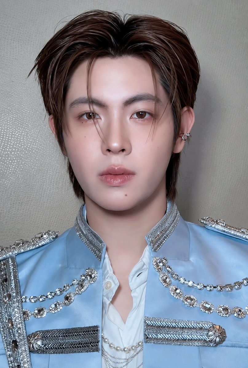 Guitar_pw11's tweet photo. ขอบทองค์รัชทายาทสักเรื่องเถอะ ดมดให้กันได้มุ้ยยย  👑🙏🏻😭

#Firstone 
@firstone_wnk https://t.co/rwVJ66Vq8P