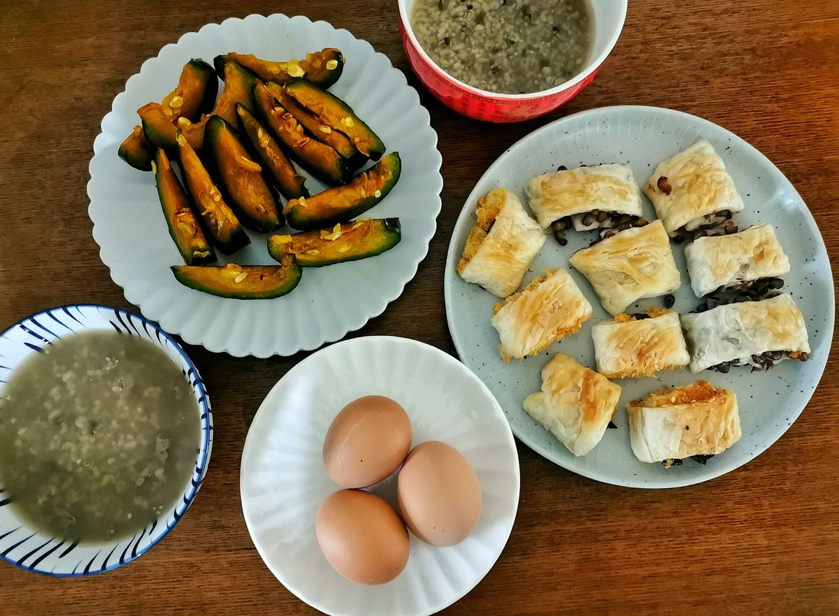 sgwkf18172341's tweet photo. [After 2 years of late-night instant noodles for work, I now wake up to homemade oatmeal u0026 a 10-min walk to the office. Small shifts hit different ]， https://t.co/JC52TUmvRX