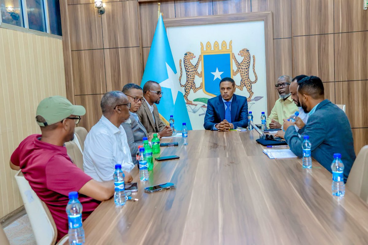 MOISOMALIA's tweet photo. The Minister of @MOISOMALIA Abdifatah Qasim, today met with officials of the Somali Association of Travel and Tourism Agents #SATTA. They focused on promoting Somalia's tourism sector, enhancing travel &amp; aviation services as an attractive destination for international tourists. https://t.co/1MawY8vP5K
