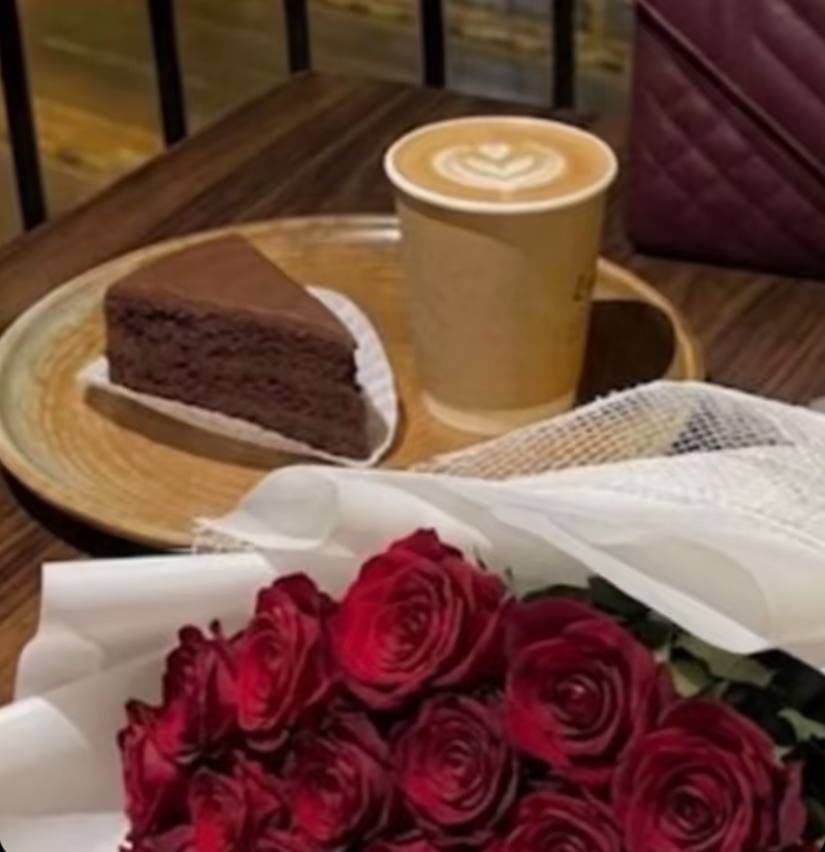 _1Samiira's tweet photo. ❤️🇸🇦🇰🇼❤️

 ❤️
مد اليدين اللي جفتها المحبّة
الى متى وحنا نراقب بعضنا💔❤️

مسيتم بالخير⚘️❤️🩵🩶🤎 https://t.co/vgrp19Fn7Q