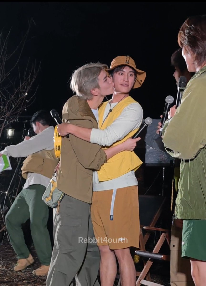 nookhong's tweet photo. แก้มหอมมากมั้ยพี่ กลิ่นแป้งเด็กรึป่าวรีวิวหน่อยพี่ @tawattannn 😭😭😭 https://t.co/NytmNkTmRl