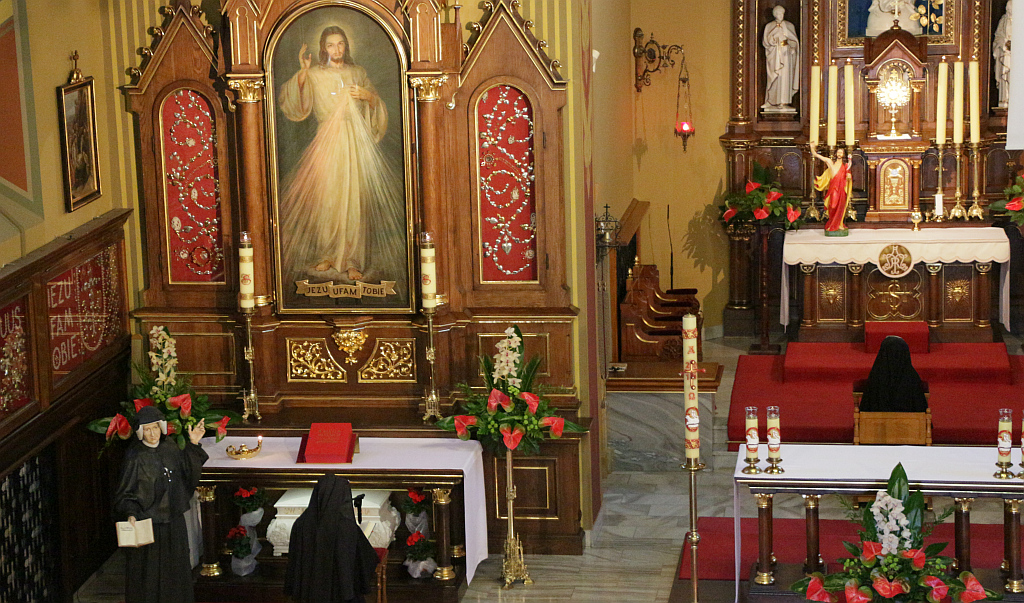 SantaFaustynaES's tweet photo. ➠ Las Hermanas de Nuestra Señora de la Misericordia rezarán la Coronilla de la Divina Misericordia por las intenciones de todos los seguidores de  @SantaFaustynaES  y de sus seres queridos hoy a las 15:00 https://t.co/fBEk1WxAtq