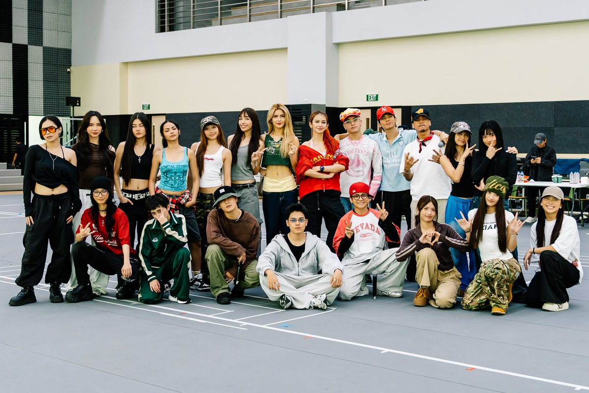G22Official's tweet photo. Maharani, maaari bang mapagbigyan? At napagbigyan nga dahil sa ating pinakamamahal na @Puregold_PH! 💚💛

Here’s a little group pic from our first rehearsal together at the Puregold HQ!

Are you still reeling from @Official_ALAMAT’s Maharani collab with us, @officialxonara, and @KAIAOfficialPH? PPOP RISE! 🤎

Pero wait, wait, wait… anong tawag sa combi na ’to? #XOLAMATKA22?!? Watchu think, guys? G? 👀

#G22 #PuregoldOPMConGenerations2026